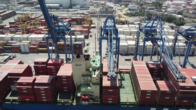 PORTO DE NAVEGANTES - NAVIO CARGUEIRO