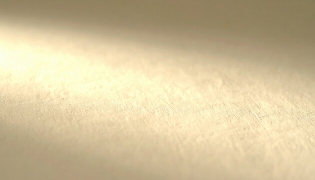 Fondo abstracto beige claro con textura sutil y un haz de luz diagonal dorado brillante.