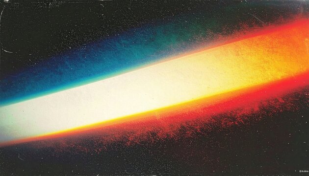 Striscia diagonale di luce prismatica, effetto flare vintage con grana e aberrazione cromatica su sfondo scuro.