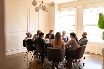 Obraz premium Diverse team in meeting room