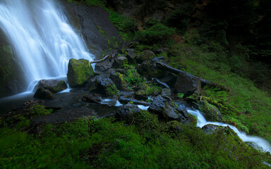 Cascada área verde © JM FOTOGRAFÍAS