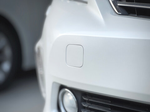 自動車前部にある牽引フック取付部