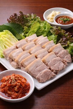 韓国料理ポッサムとキムチ / Korean bossam pork with kimchi