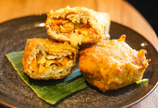 Closeup view of Indonesian fried stuffed tofu (Tahu Isi) filled with prawns and vegetables.