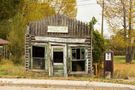 USA, Wyoming, Daniel.  Old abandoned gas station beside Hwy 189.