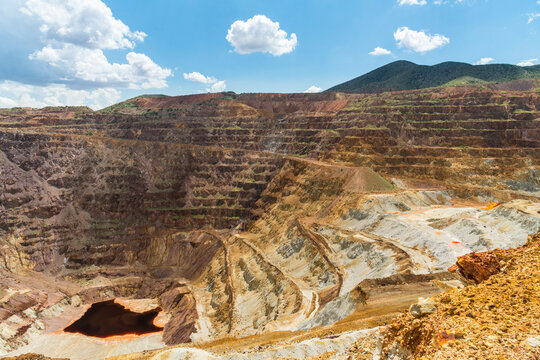 USA, Arizona,  Cochise County, Bisbee.  The Copper Queen Mine, an open pit copper mine.  Closed in 1985