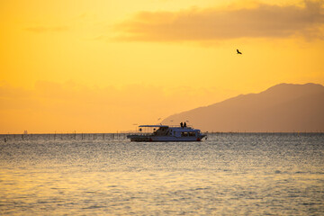 Obraz premium Sunset over Lake Shishido in Matsue City, Shimane Prefecture, Japan
