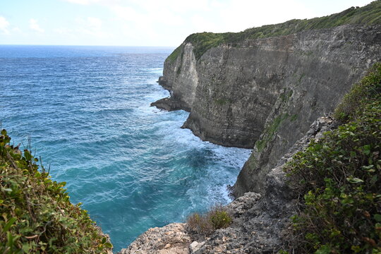falaises abruptes &agrave; Marie Galante en Guadeloupe