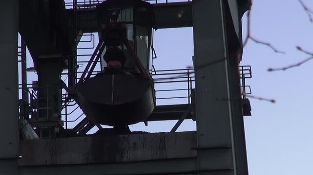 Crane in action, Berlin, Wedding, Germany, 8 sec 50 fr per sec