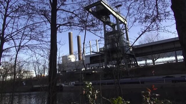 Crane in action, Berlin, Wedding, Germany, 8 sec 50 fr per sec