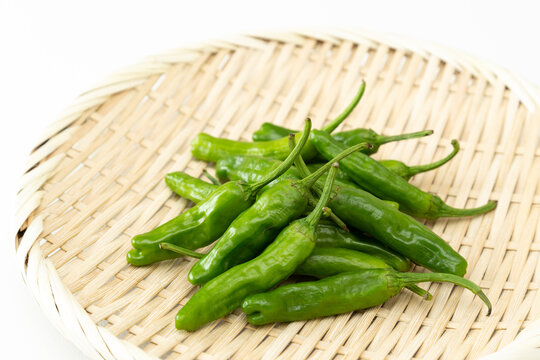 笊に乗ったししとう