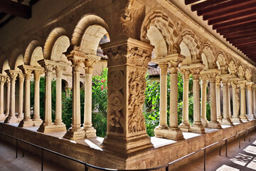 Fototapeta premium Aix en Provence, il chiostro della Cattedrale di San Salvatore (Cathédrale Saint-Sauveur) , Provence, Francia