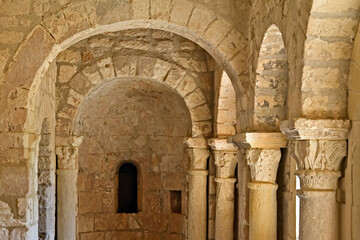 Fototapeta premium Arles, interni dell'abbazia di Montmajour, Provence, France