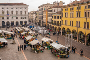 High angle view of the vibrant open-air market and historic buildings in Piazza delle Erbe, Padova, Italy 02.01.2026 © Dragan