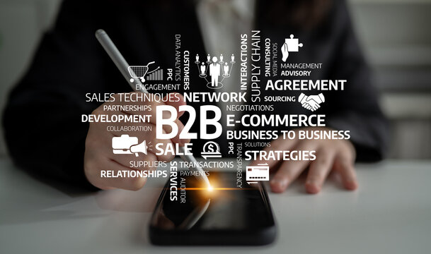 A close-up view of a business professional taking notes on a smartphone, focusing on B2B strategies, sales techniques, and the evolution of e-commerce practices. Tessel