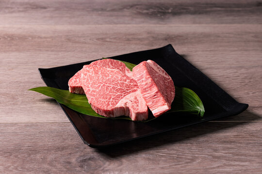 高級黒毛和牛 ヒレ肉 ステーキカット 極上の霜降り 赤身 盛り付け