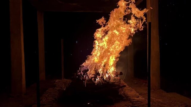 Traditional Last Rites Ceremony in India &ndash; Funeral Pyre at Cremation Ground 