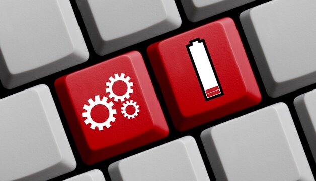 Computer Tastatur in rot: Akku aufladen