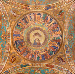 Obraz premium MONZA, ITALY - MARCH 19, 2026: The fresco of Coronation of Virgin Mary in the church Chiesa della Santissima Trinita degli Artigianelli p by Giovanni Briani from end of 19. cent.