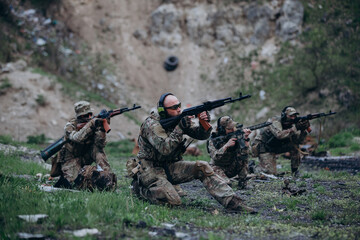 Fototapeta premium Four Ukrainian soldiers aiming their weapons during training