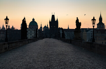 Obraz premium charles Bridge in Prague Czech Republic at sunrise with historic statues