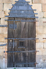 Gate of the old prison. Ponte de Lima (Portugal), March 30, 2026. Built by King Manuel I in the 14th century, it formed part of the town's walled structure. It served as the prison for the region.