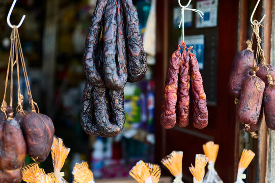 Sausage stall. Ponte de Lima (Portugal), March 30, 2026. Shop selling typical sausages from northern Portugal, hams, and chorizos, generally sold smoked.
