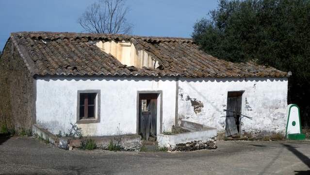 Verfallendes Haus in Monchique Vaqueiros nach Cachopo, Algarve