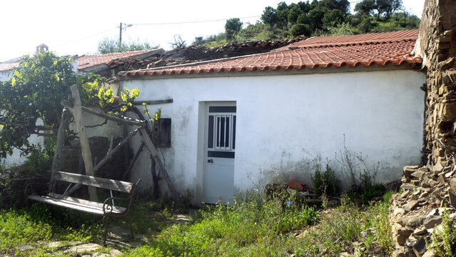 Offenbar verlassenes Haus in Siedlung Monchique Vaqueiros nach Cachopo