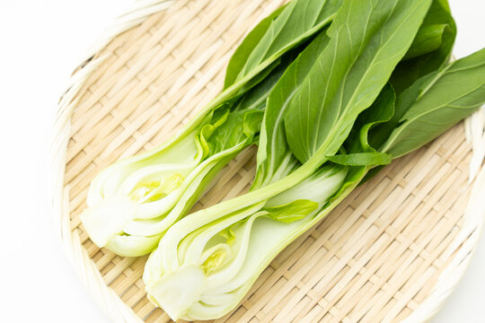笊に乗った青梗菜
