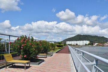 Fototapeta premium The Cinta Costera promenade in summer, Panama City