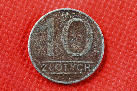 This Polish coin, which has been withdrawn from circulation, has a face value of 10 zloty