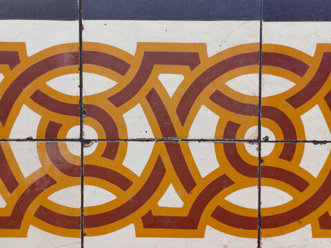 Classic vintage floor tiles pattern with geometric interlocking circles. Traditional colonial style ceramic background for interior architecture and home decor.