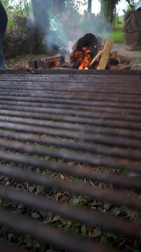parilla preparada para asado argentino