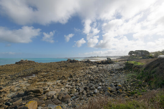 Joli paysage de mer &agrave; Tr&eacute;vou-Tr&eacute;guignec en Bretagne - France