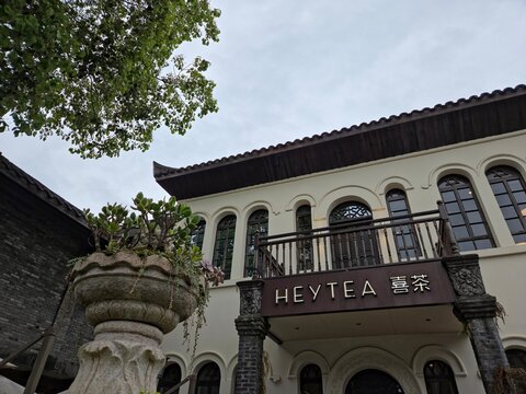 Exterior view of a Heytea storefront with traditional Chinese architectural elements and an ornate stone planter in the foreground  on March 30, 2026 in Bangkok, Thailand	
