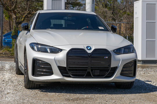 BMW i4 xDrive40 EV Sedan display. BMW offers the i4 xDrive40 EV with up to 287 miles of driving range. MY:2025