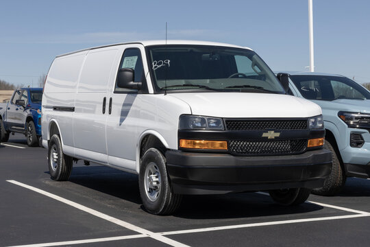 Chevrolet Express 2500 EXT WB Cargo Van display. Chevy offers the Express 2500 with a 6.6L V8 engine. MY:2026