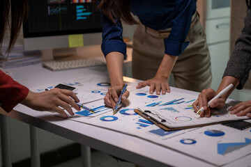 Fototapeta premium Business team analyzing financial data on charts and reports