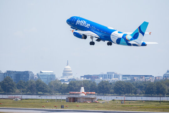 22nd of June 2025, JetBlue Airbus aircraft departing from JFK Airport with city skyline and clear sky during daytime. Washington DC. g.