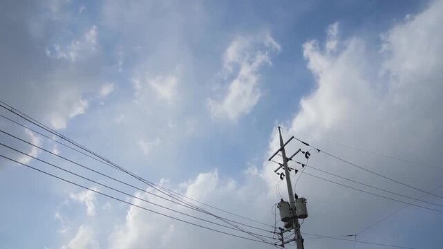 구름, 네이처, 태풍, 태양, 날씨, 여름, 천국, 햇빛, 공기, 푸른 하늘, 타임랩스, 전기, 파워, 케이블, 라인, 전선, 봉, 전압, 높다, 공업, 산업, 기술