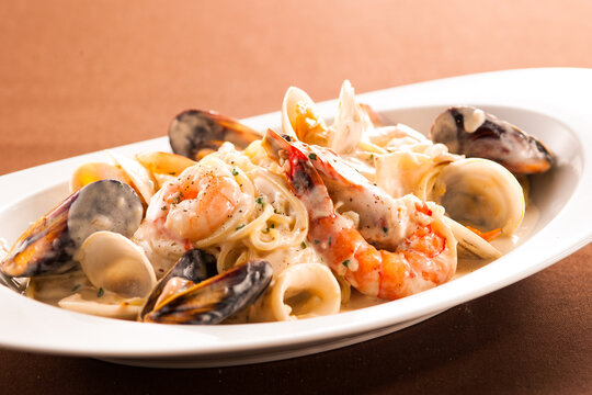 Delicious seafood spaghetti with mussels, prawns, and clams in rich tomato sauce.