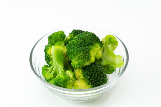 茹でたブロッコリー　白バック