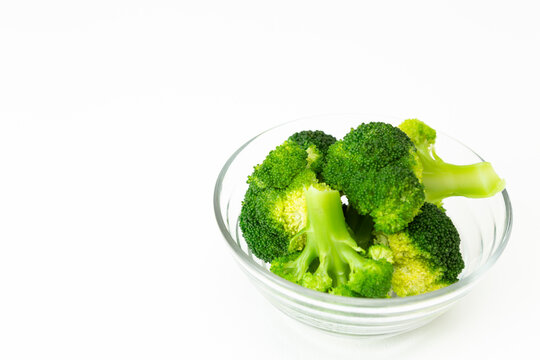 茹でたブロッコリー　白バック