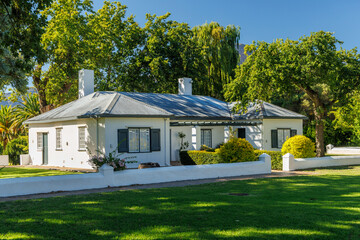 Fototapeta premium Winery mansion surrounded by greenery in South Africa