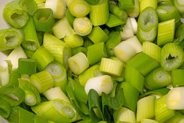 Geschnittene Frühlingswiebeln © Richard Oechsner