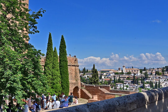 Granada, vista del vecchio quartiere dell'Albaiyz&iacute;n dal Palazzo dell'Alhambra, Andalusia, Spagna