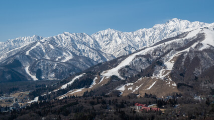 北アルプスの山並み　長野県白馬村 © RATM