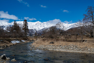 北アルプスの山並み　長野県白馬村 © RATM