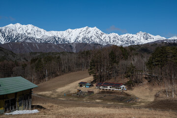 北アルプスの山並み　長野県白馬村 © RATM